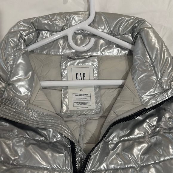 Gap Silver Metallic Puffer Jacket - Picture 4 of 8
